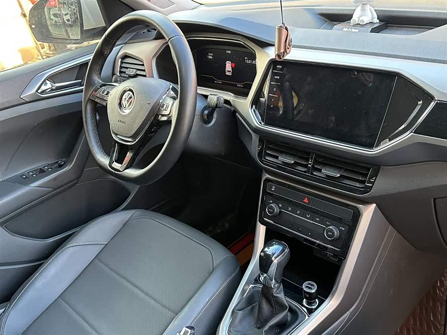 Volkswagen T-Cross 2021 #13 Volkswagen T-Cross 2021 car image #13