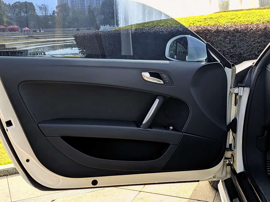 Audi TT 2013 car image #13