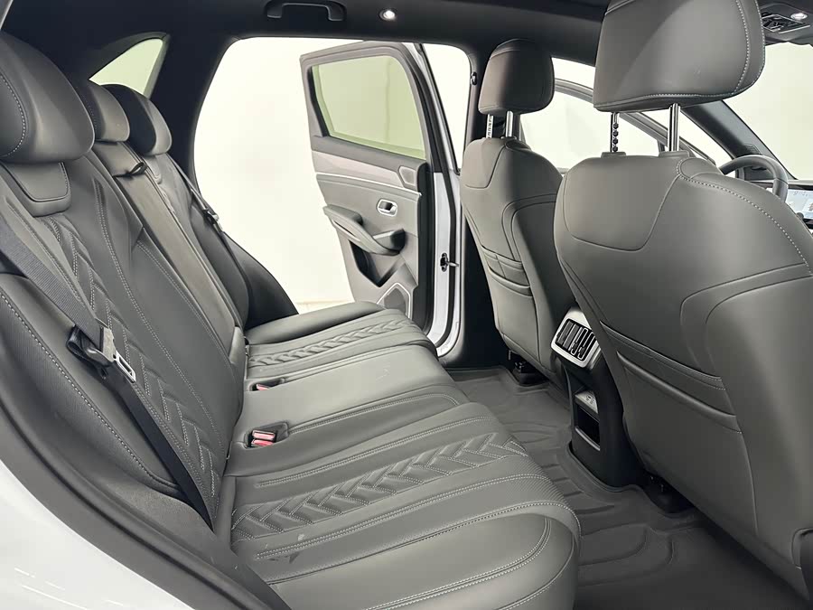 BYD SongL DM-i 2025 #13 BYD SongL DM-i 2025 car image #13