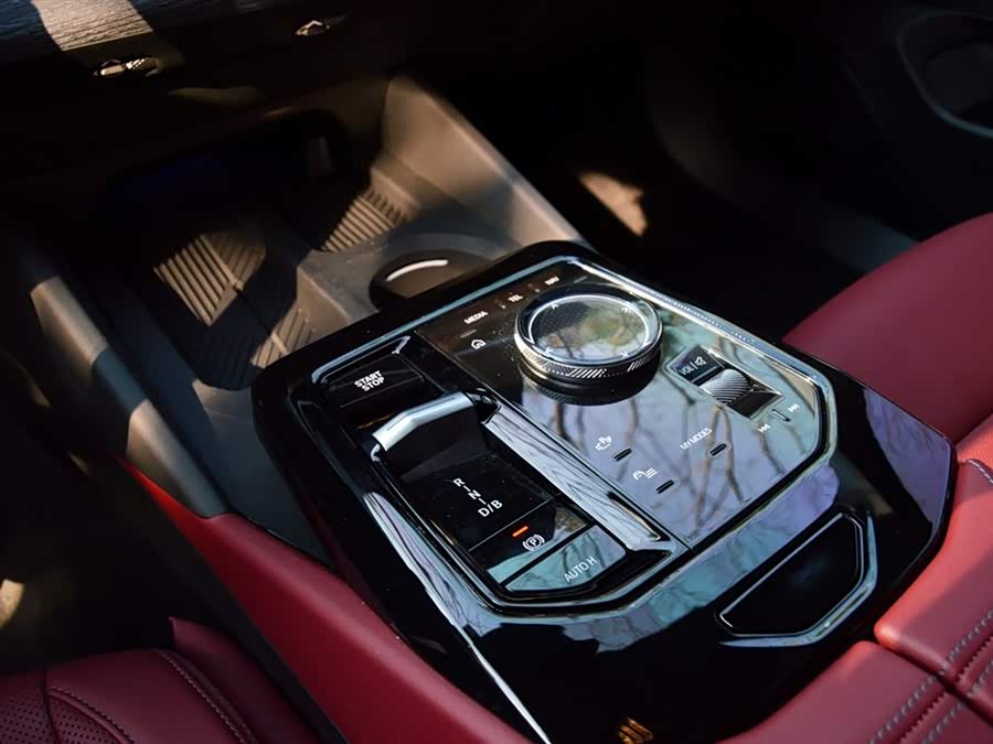 BMW i5 2025 car image #13