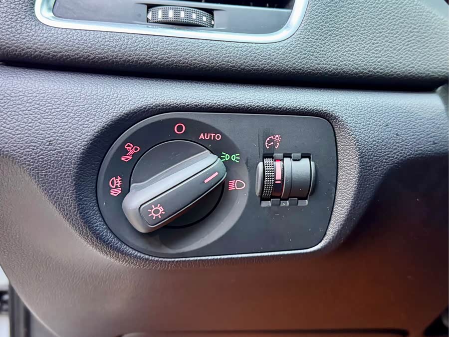 Audi Q3 2019 immagine di auto #13