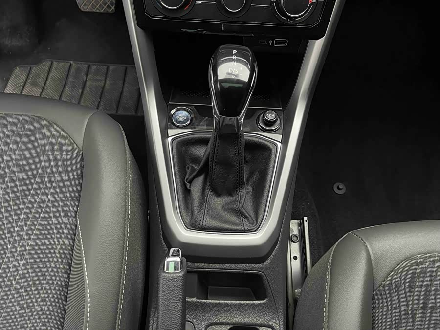 Volkswagen T-Cross 2022 car image #13