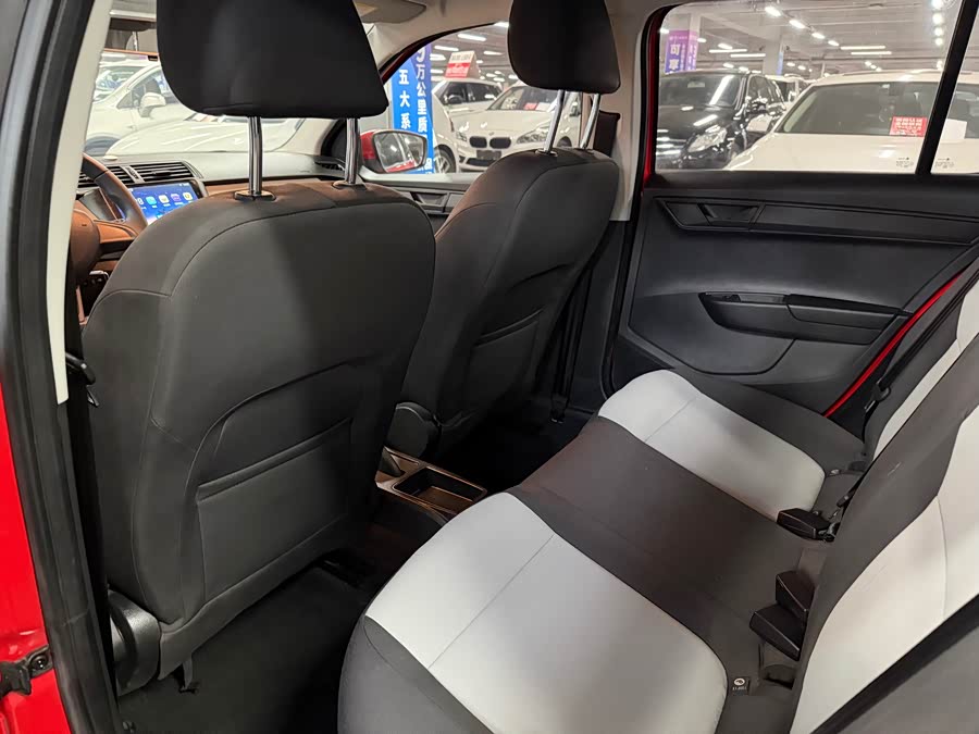 Skoda Fabia 2019 immagine di auto #13