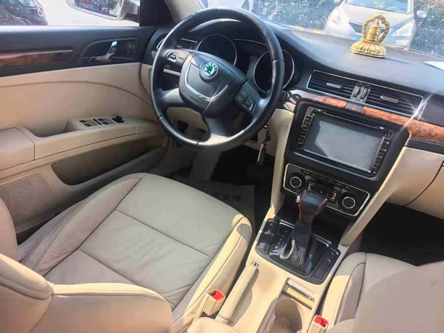 Skoda Superb 2013 car image #13