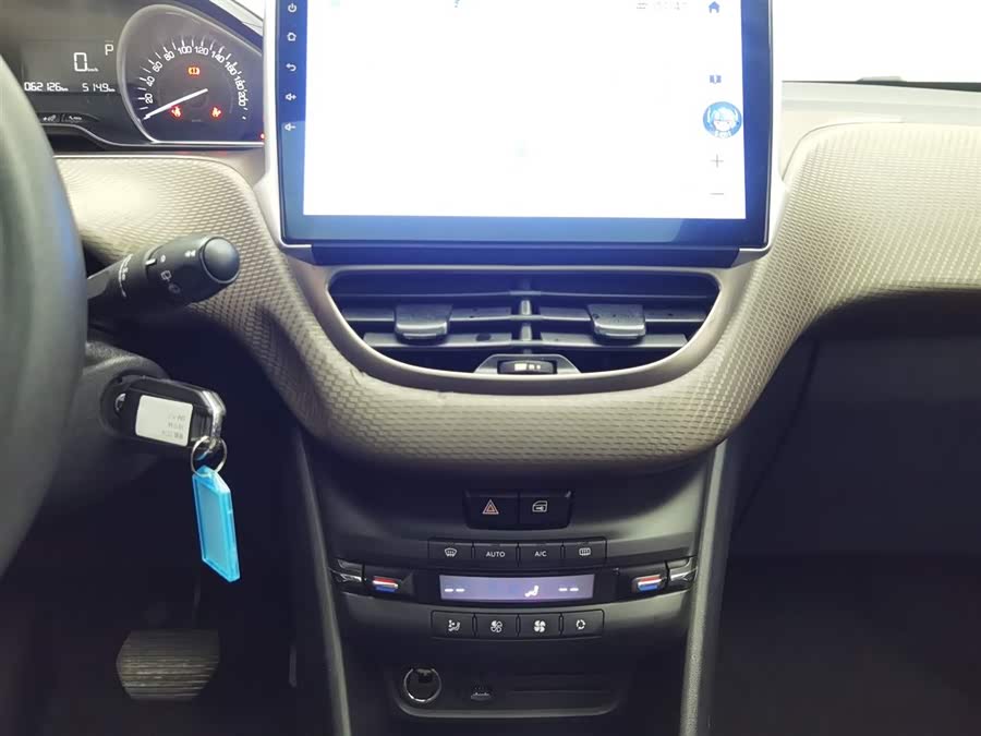 Peugeot 2008 2014 car image #13