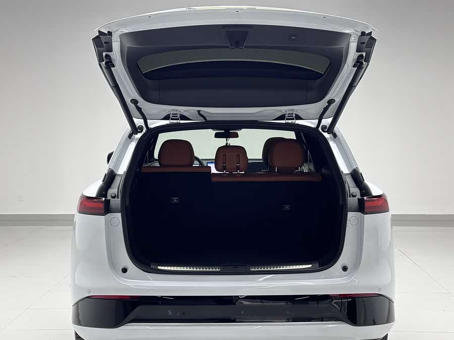 Xpeng G9 2025 صورة سيارة #13