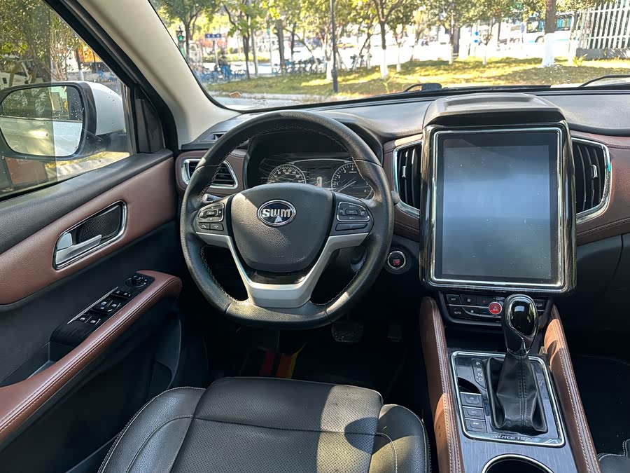 SWM X7 2019 изображение автомобиля #13