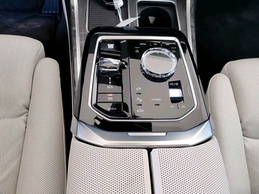 BMW 7 Series car image #13