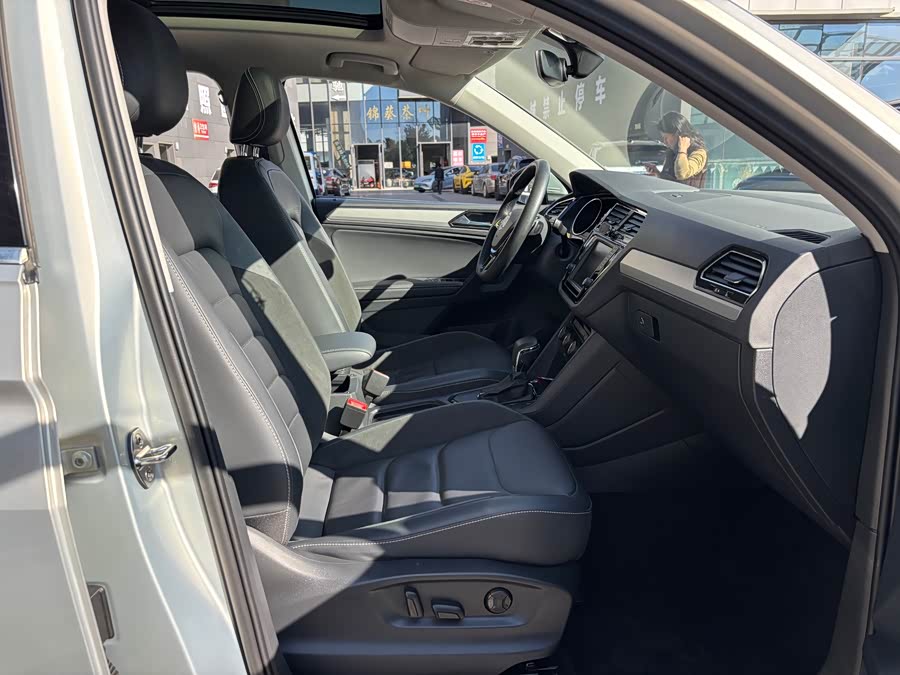 Volkswagen Tiguan L 2018 #13 Volkswagen Tiguan L 2018 car image #13