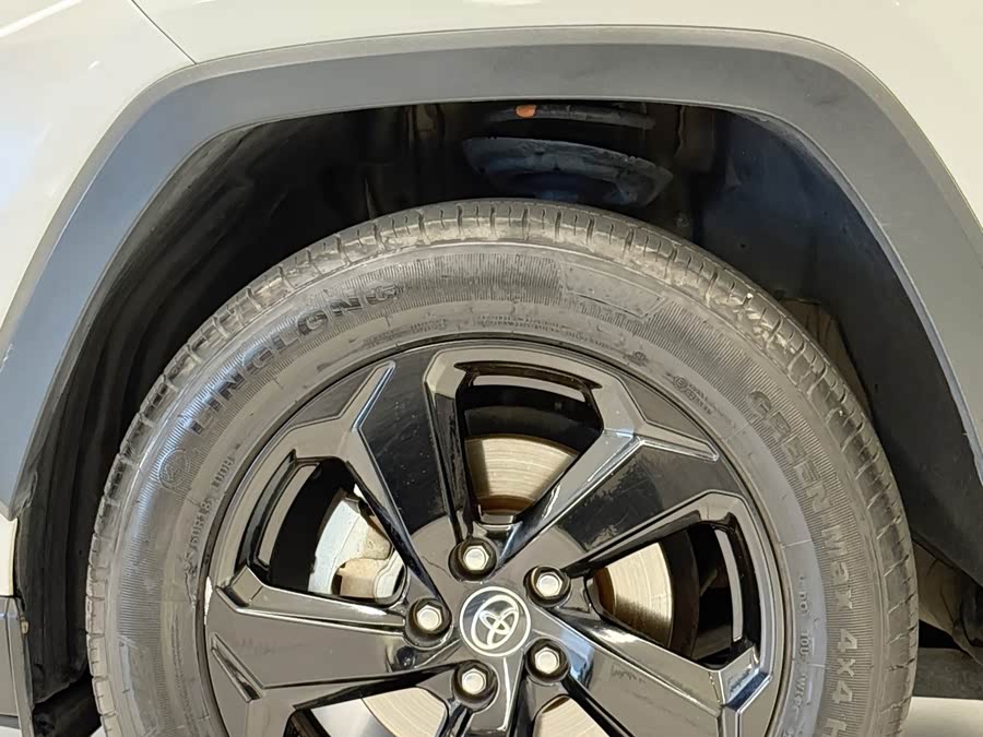 Toyota RAV4 2021 car image #13