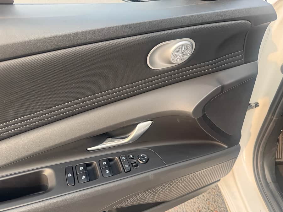 Hyundai Elantra 2025 immagine di auto #13