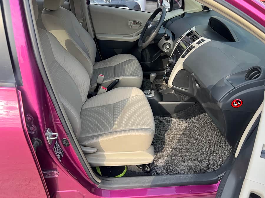 Toyota Yaris 2011 imagen de coche #13