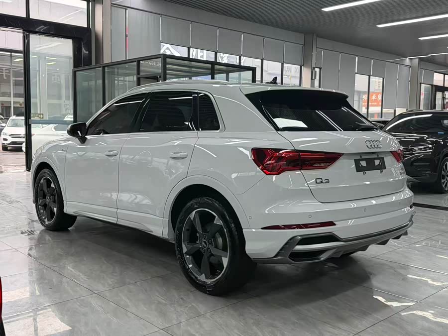 Audi Q3 2022 car image #13