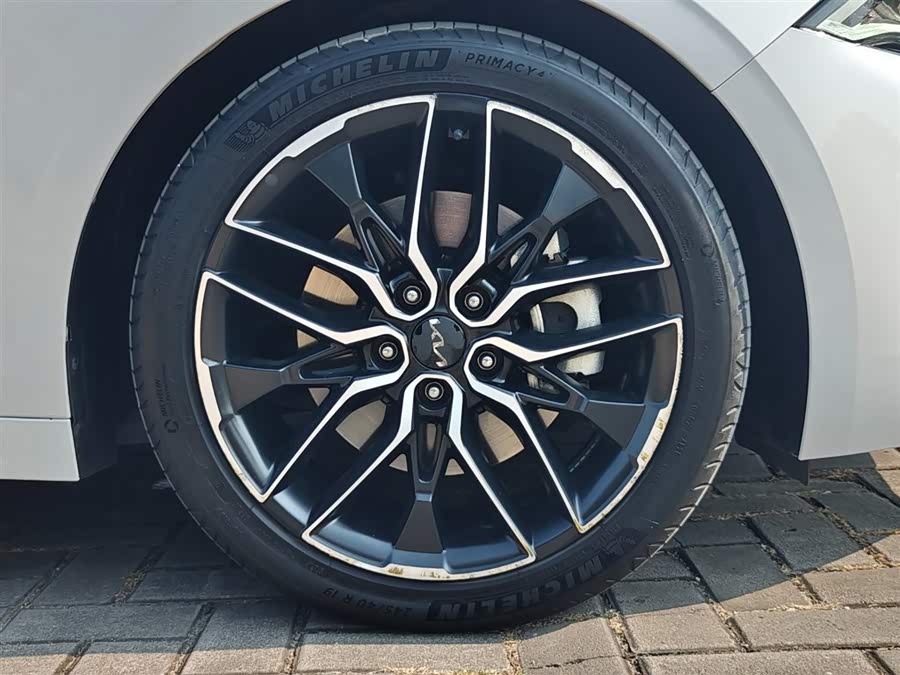 Kia K5 2021 car image #13