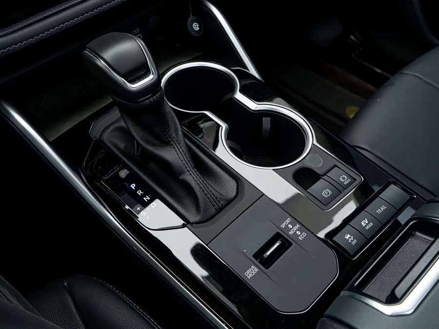 Toyota Highlander 2024 car image #13