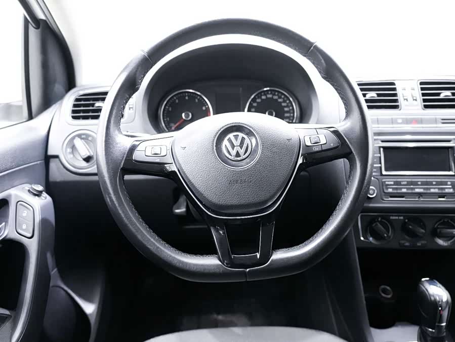 Volkswagen Polo 2016 car image #13