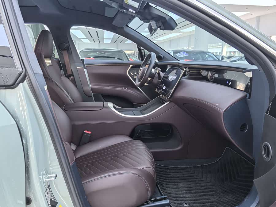 Avatr 11 2022 car image #13