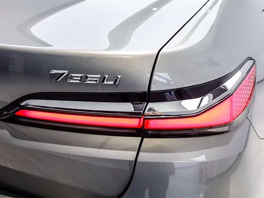 BMW 7 Series 2024 car image #13