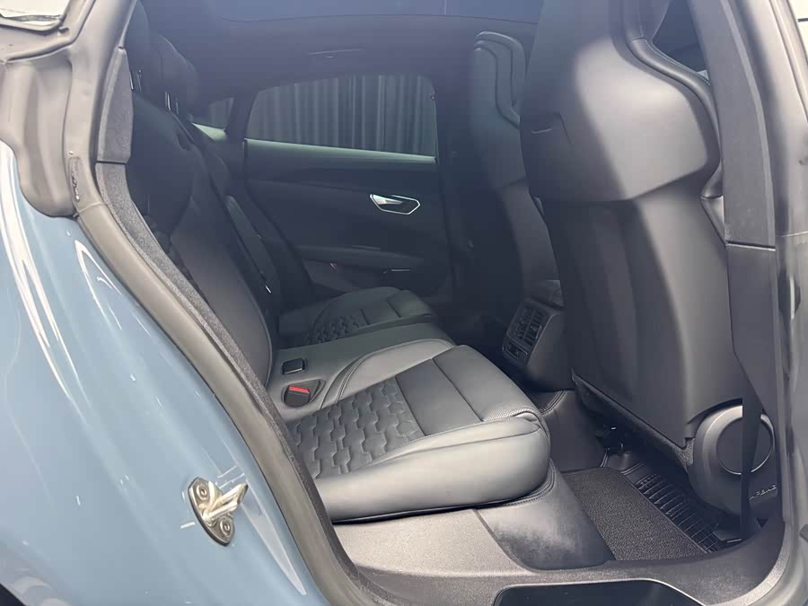 Audi e-tron GT 2024 image de voiture #13