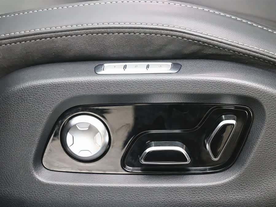 HongQi H9 2020 car image #13