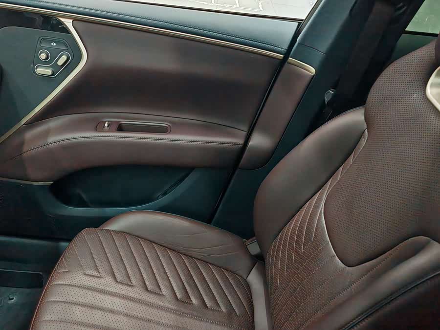 Avatr 11 2023 car image #13