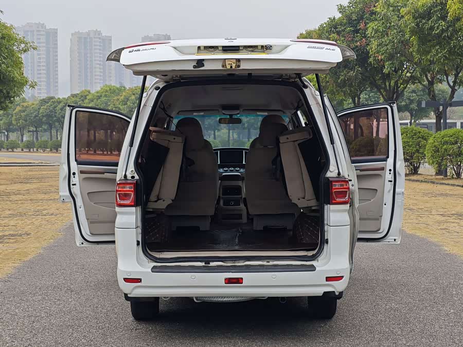 Forthing Lingzhi 2018 #13 Forthing Lingzhi 2018 изображение автомобиля #13