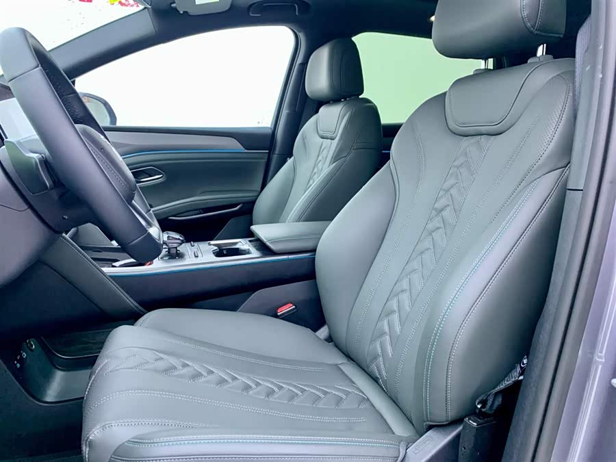 BYD SongL DM-i 2025 car image #13