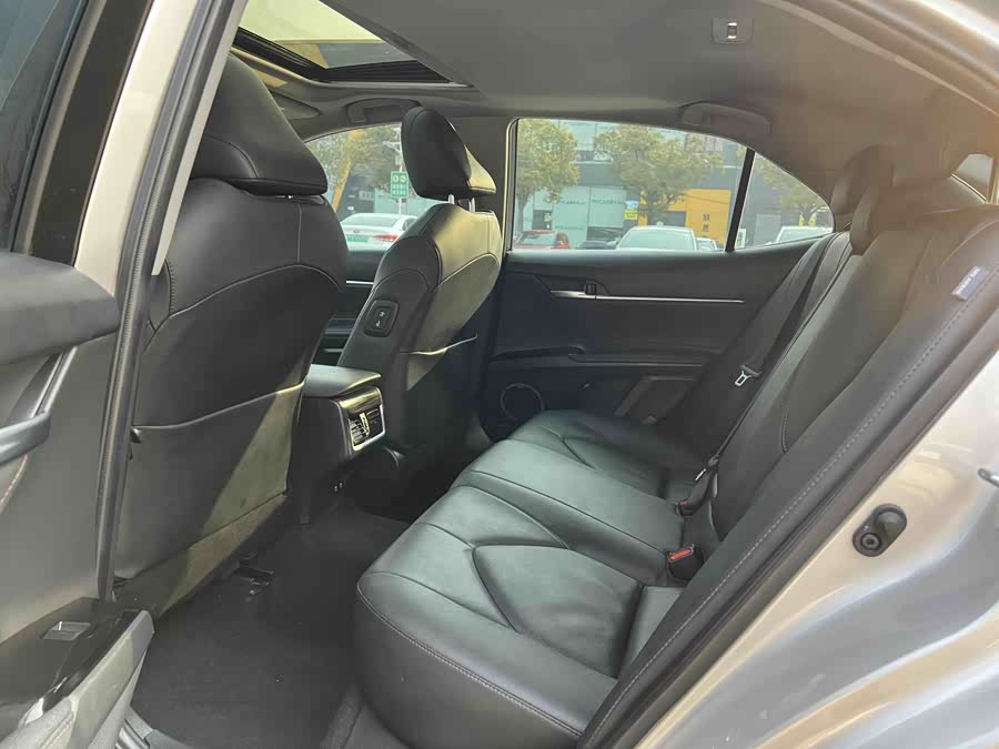 Toyota Camry 2021 immagine di auto #13