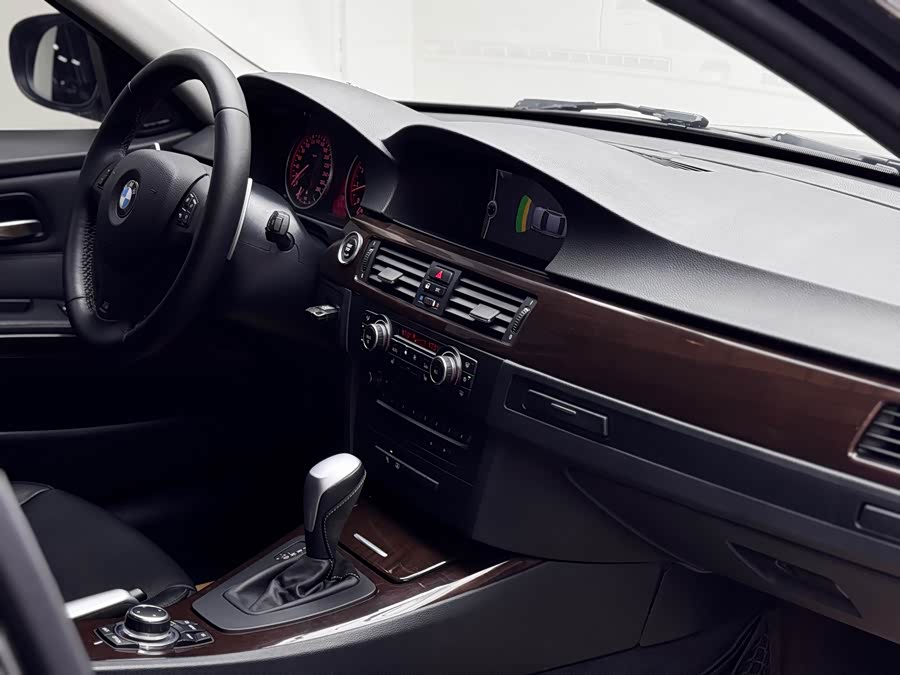 BMW 3 Series (Imported) 2010 car image #13