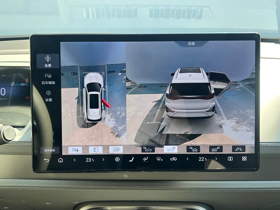 Denza N8 2023 car image #13