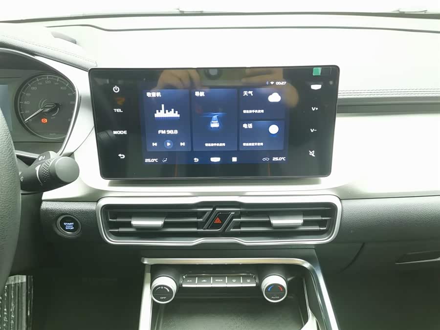 GEELY Coolray 2025 car image #13