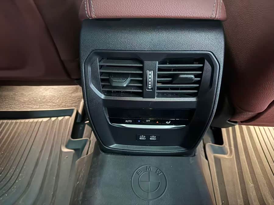 BMW i3 2023 car image #13