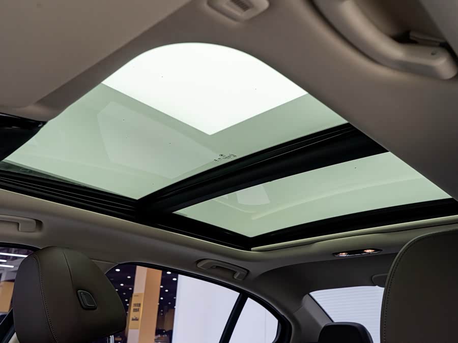 BMW i3 2024 car image #13