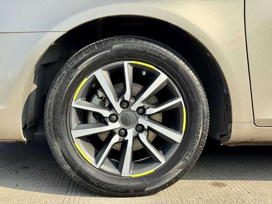 GEELY Emgrand 2019 car image #13