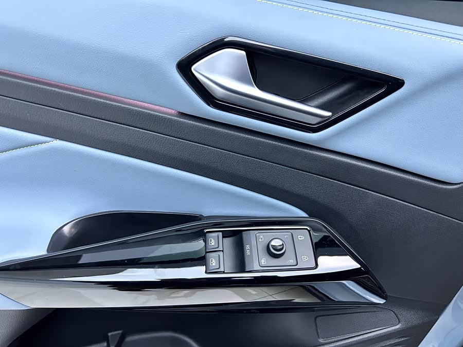 Volkswagen ID.4 X 2024 immagine di auto #13