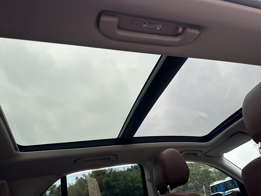 Mercedes-Benz GLE Class 2024 immagine di auto #13