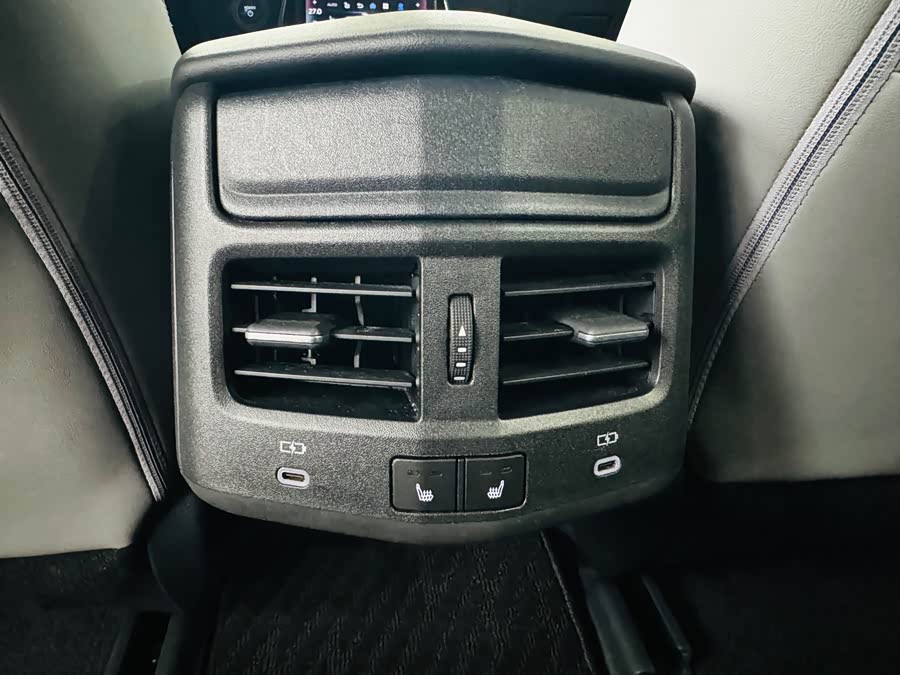 Toyota bZ3 2023 صورة سيارة #13