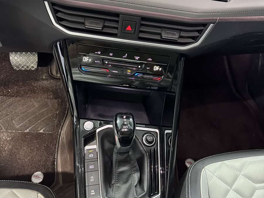 Volkswagen Tayron 2023 immagine di auto #13