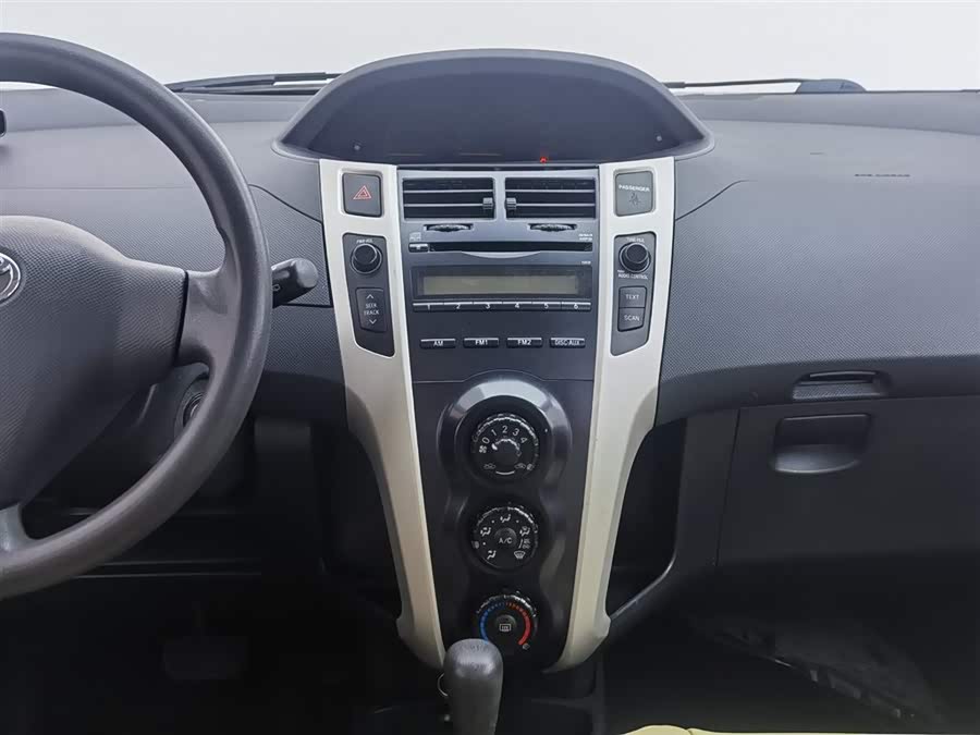 Toyota Yaris 2012 imagen de coche #13