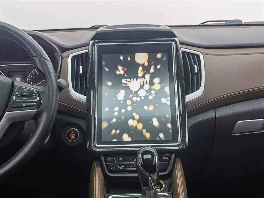 SWM X7 2018 صورة سيارة #13