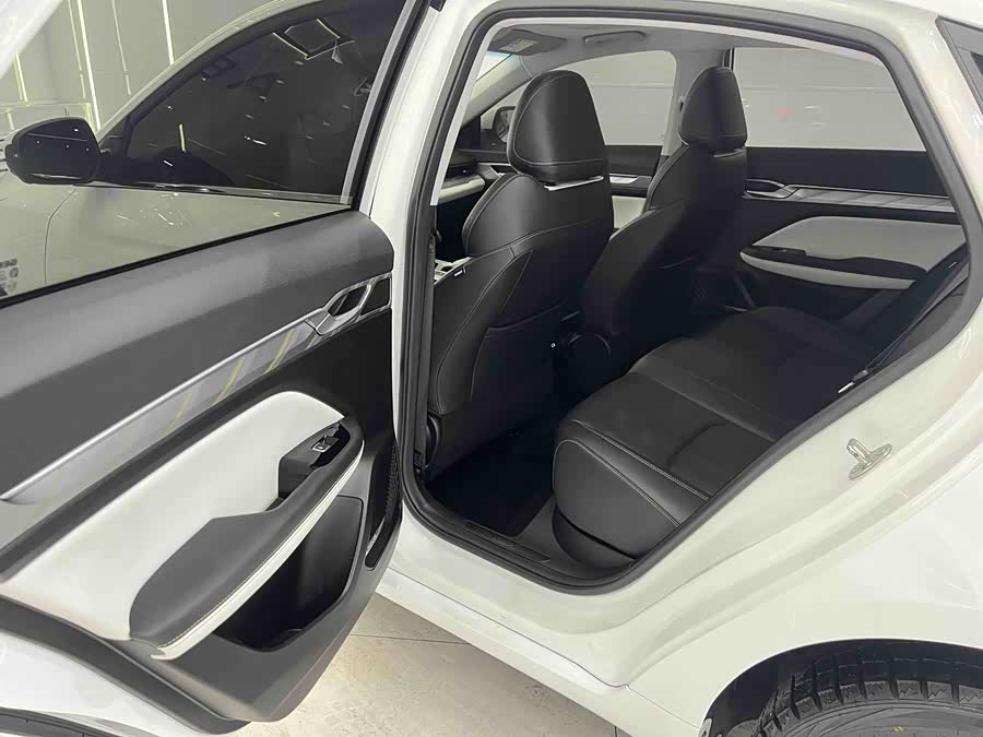 GEELY Emgrand L 2022 immagine di auto #13