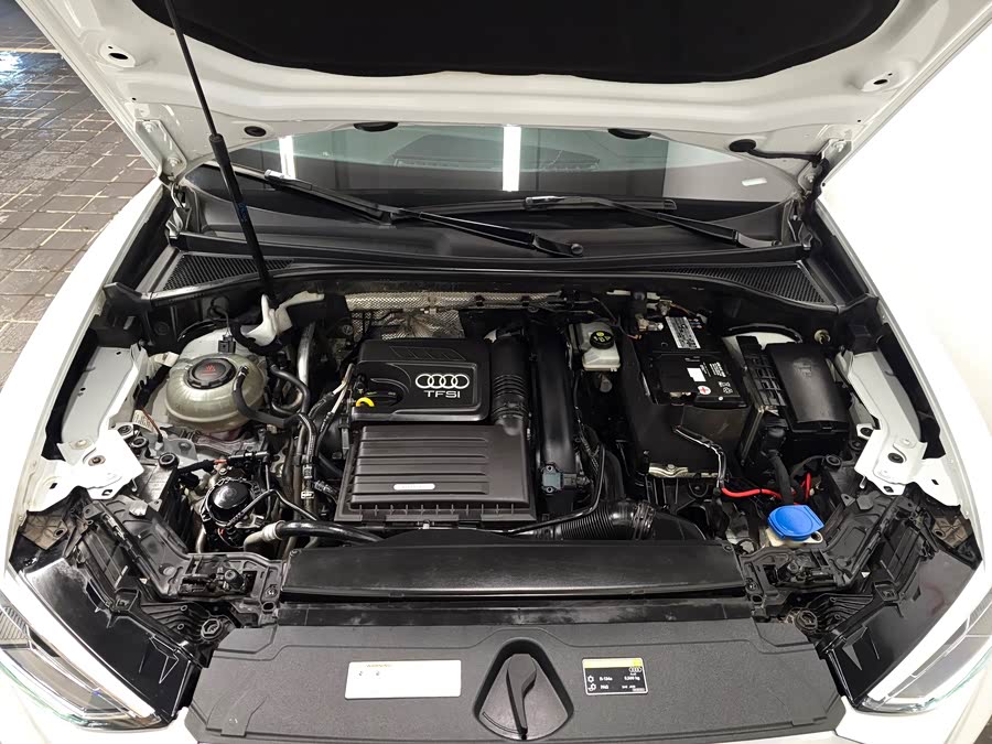 Audi Q3 2020 car image #13