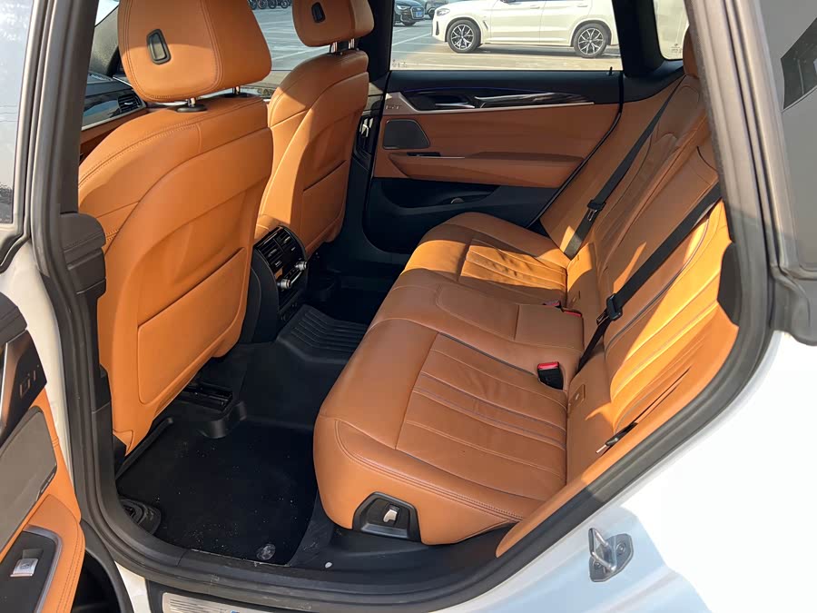 BMW 6 Series GT 2019 #13 BMW 6 Series GT 2019 car image #13