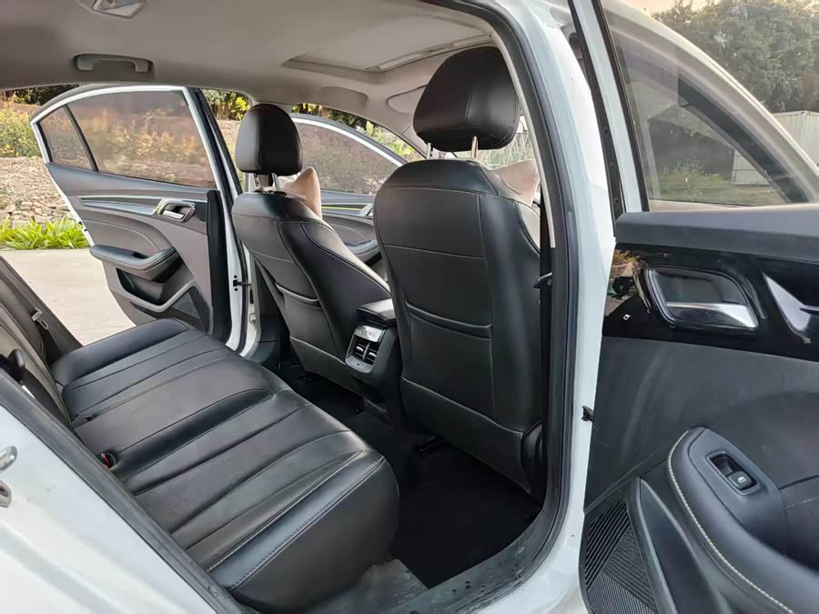 Roewe i5 2022 #13 Roewe i5 2022 car image #13