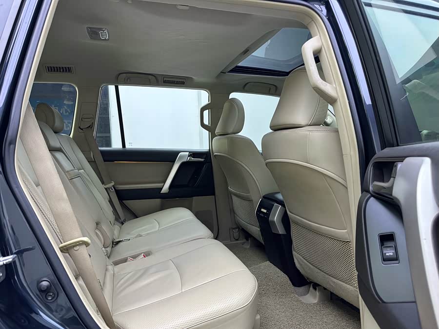 Toyota Land Cruiser Prado 2010 immagine di auto #13