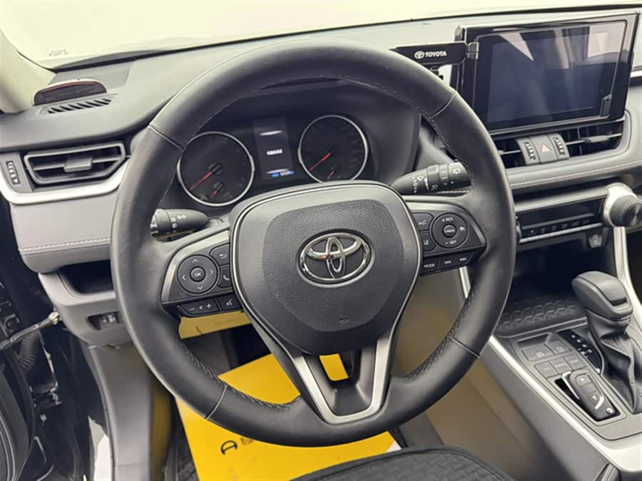 Toyota RAV4 2022 car image #13