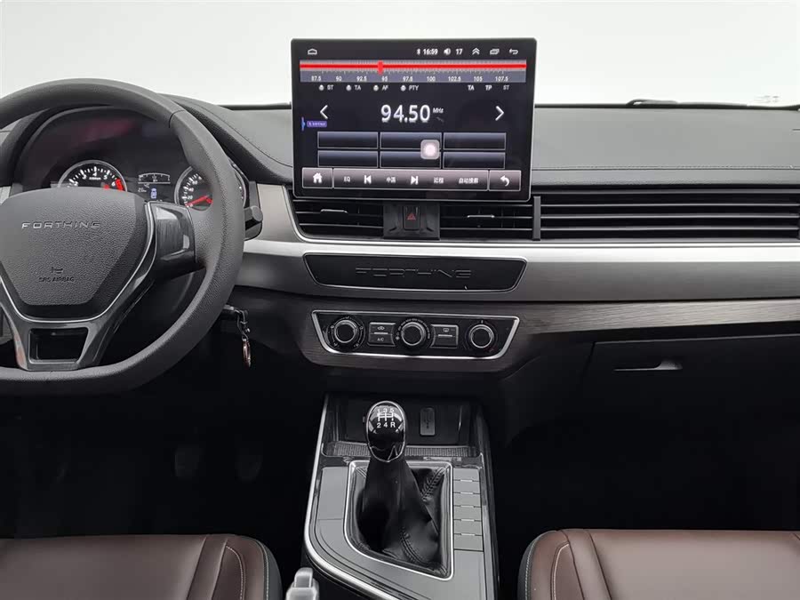 Forthing T5 2024 immagine di auto #13