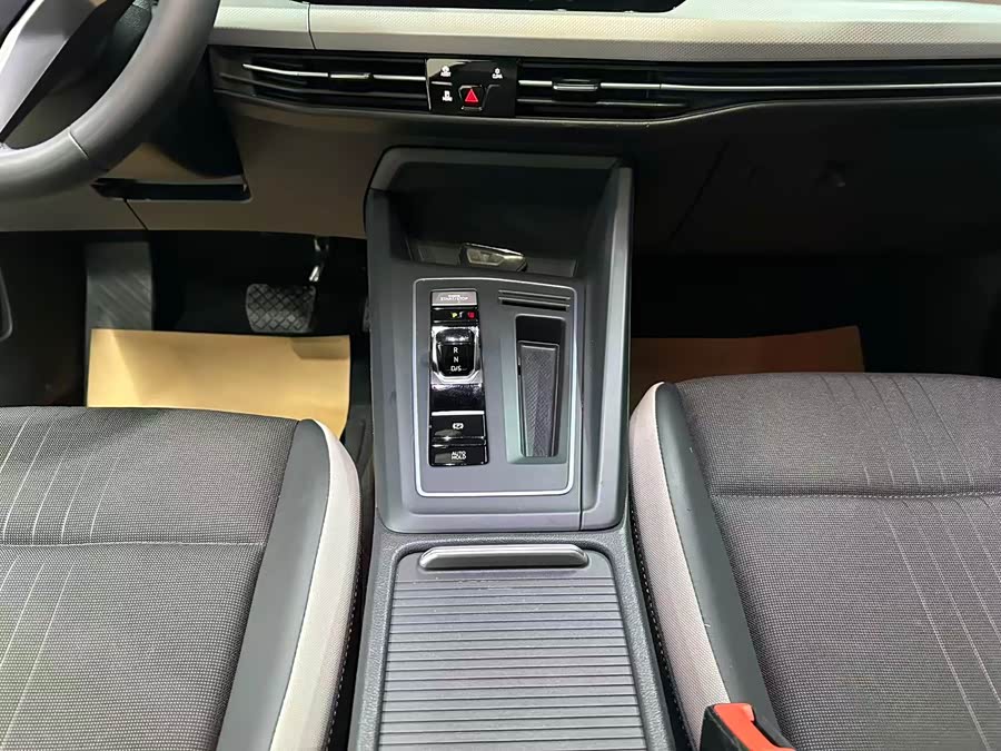 Volkswagen Golf 2022 car image #13