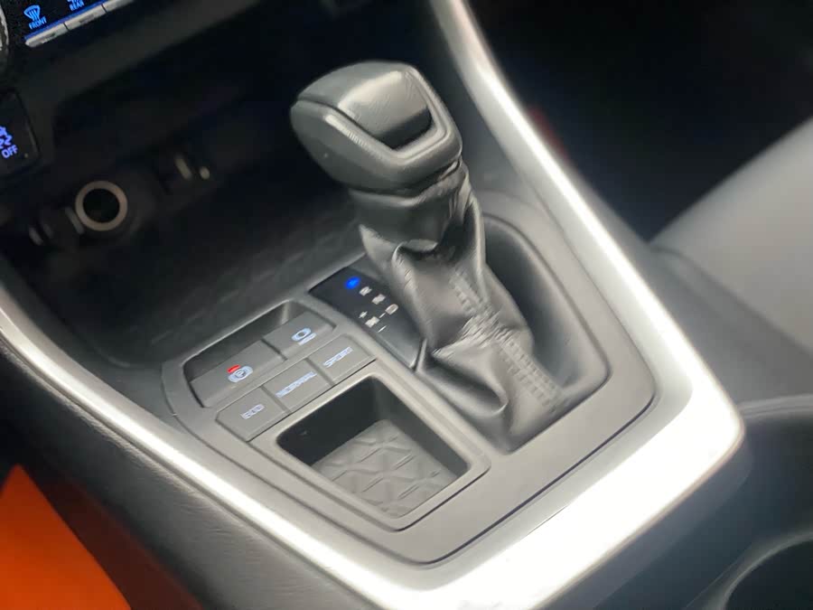 Toyota RAV4 2019 car image #13