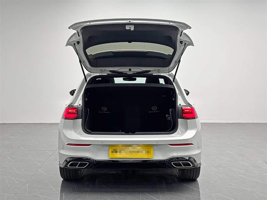 Volkswagen Golf 2025 car image #13